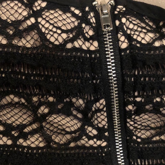 NWT Windsor long sleeve cropped lace top - Picture 3 of 4